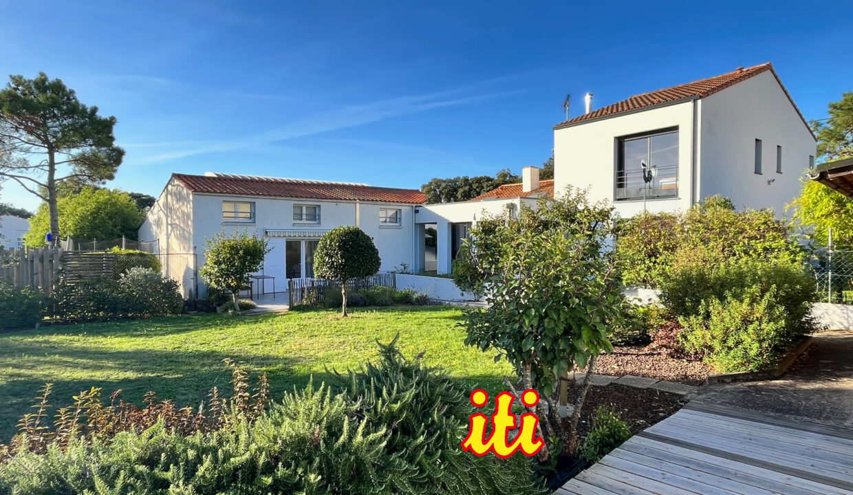 Vente maison/villa Château d'Olonne (85180) - 4 pièces - 197m2 environ