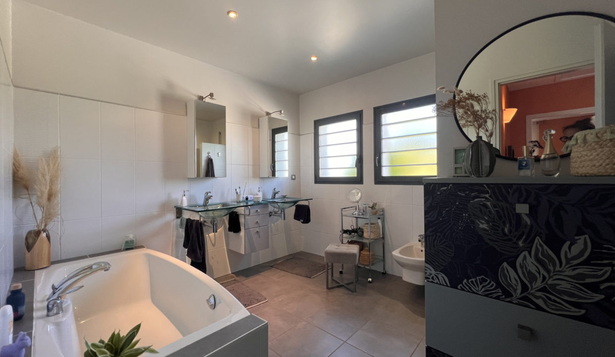 Vente maison/villa Les Sables-d'Olonne (85180) - 6 pièces - 200m2 environ